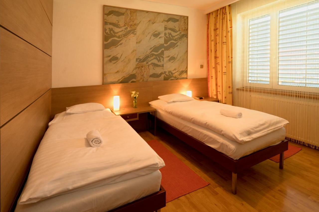 Frenštát pod Radhoštěm Hotel Bartos מראה חיצוני תמונה